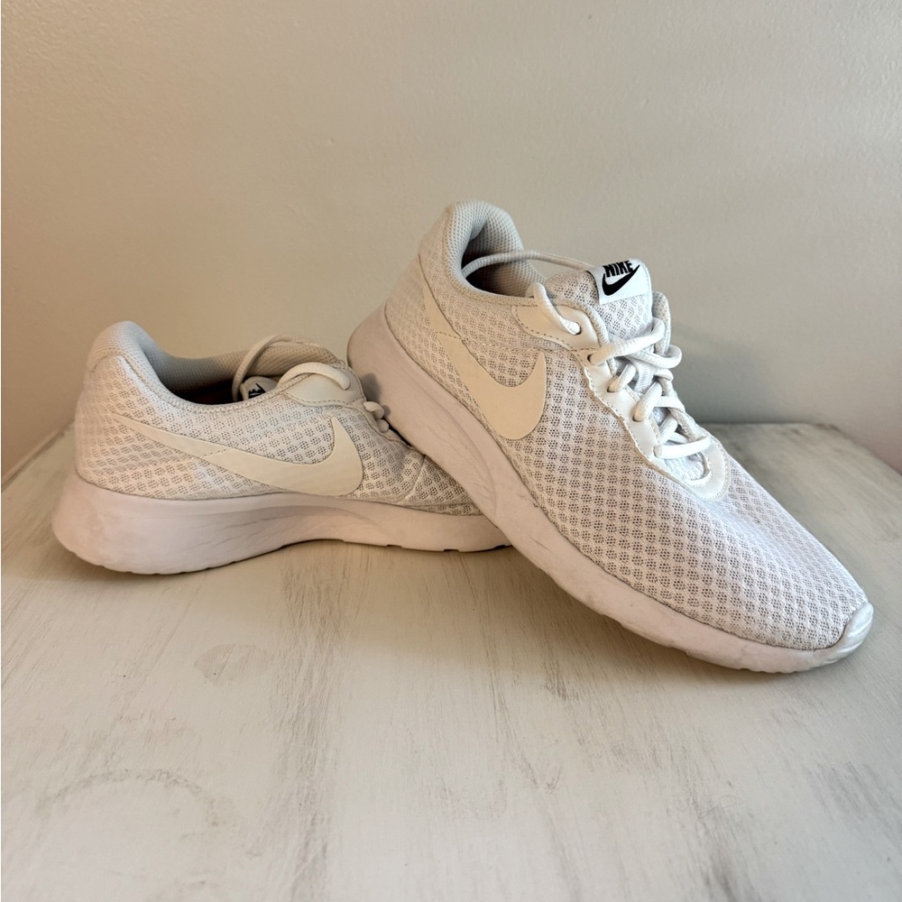 Nike Women's Mesh White Sneakers Size 8